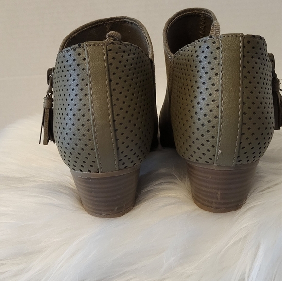 Old Navy Tan Ankle Booties, Size 7 - Picture 5 of 7